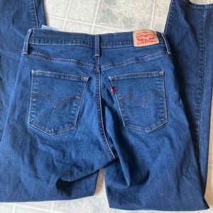 Levi's Slimming Skinny Dark Wash Jeans